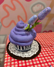 Load image into Gallery viewer, Private Session for TAS - CUPCAKE SCULPTURE - Thursday September 25th - 1 to 3pm at TAS